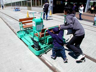 てこぎトロッコでカーリング