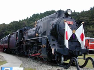 日章旗が取り付けられた D51 96