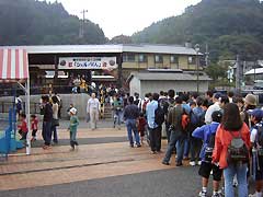 改札を待つ