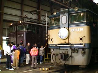 EF6318(左)EF6310(右)